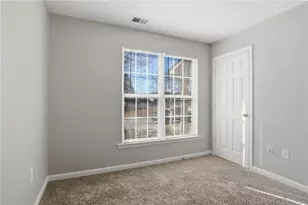 9553 Lakeview Cir, Union City, GA 30291 - Photo 17