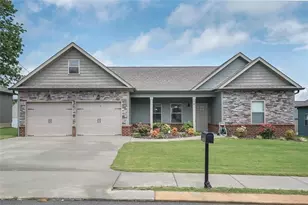 54 Franklin Cir, Fort Oglethorpe, GA 30742 - Photo 1