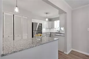 60 Chaumont Square NW, Atlanta, GA 30327 - Photo 9