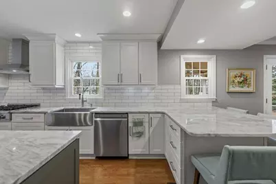 5147 Meadowlake Drive, Dunwoody, GA 30338 - Photo 9