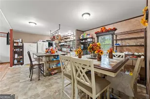 266 Robin Hood Dr, Murrayville, GA 30564 - Photo 9