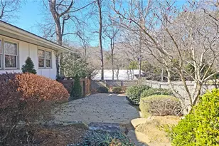 1131 Milmar Dr NW, Atlanta, GA 30327 - Photo 27