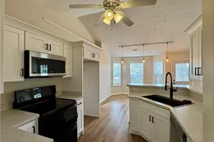 920 Roxeywood Dr, Winder, GA 30680 - Photo 3