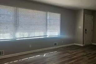 1058 Phillips Cir, Forest Park, GA 30297 - Photo 3