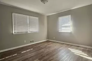 1058 Phillips Cir, Forest Park, GA 30297 - Photo 9