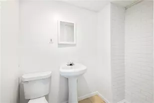 240 W Lake Dr NW, Atlanta, GA 30314 - Photo 25