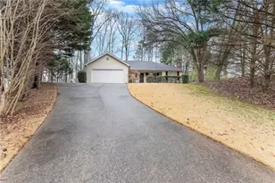 8450 Emerald Pointe Ln, Gainesville, GA 30506 - Photo 5