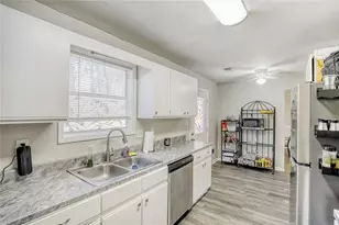1049 Autumn Crest Dr, Stone Mountain, GA 30083 - Photo 15