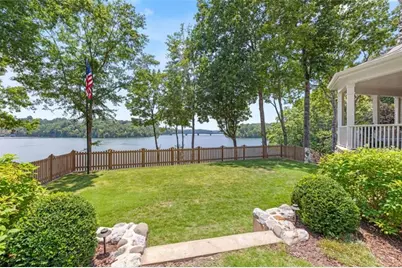 218 Lake Pointe Drive, Gainesville, GA 30506 - Photo 11