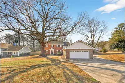 1056 Indian Hills Parkway NE, Marietta, GA 30068 - Photo 3