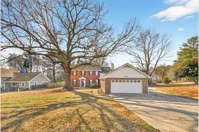 1056 Indian Hills Parkway NE, Marietta, GA 30068 - Photo 3