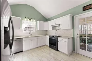 5082 Peach Mountain Cir, Gainesville, GA 30507 - Photo 9