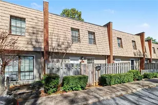 1388 Wood Cir S, Morrow, GA 30260 - Photo 5