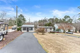 6052 Seminole Dr, Flowery Branch, GA 30542 - Photo 9