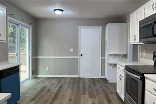 300 Timber Laurel Ln, Lawrenceville, GA 30043 - Photo 7