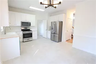 1056 Oak Hollow Ct, Lawrenceville, GA 30043 - Photo 5