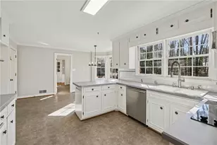 5189 Hidden Branches Cir, Dunwoody, GA 30338 - Photo 11