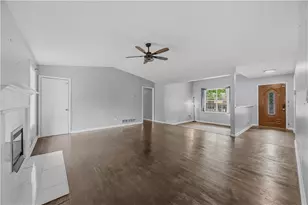 994 Bramwell Ln, Stone Mountain, GA 30083 - Photo 3