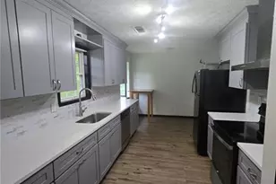 1758 Eric Cir, Lawrenceville, GA 30043 - Photo 3