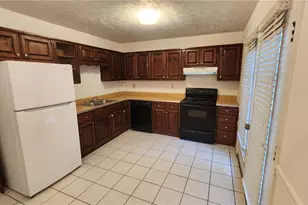 631 Hunting Creek Ln SE, Conyers, GA 30013 - Photo 3