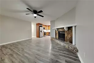 2513 Mistletoe Ln, Snellville, GA 30039 - Photo 3