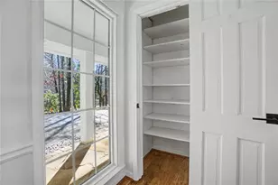 7330 Hunters Branch Dr NE, Sandy Springs, GA 30328 - Photo 17