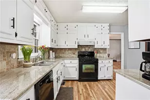 2572 Plum St, Snellville, GA 30078 - Photo 9