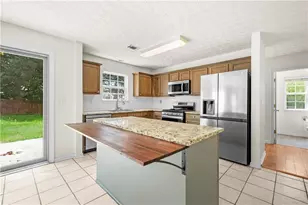 3740 Crescent Walk Ln, Suwanee, GA 30024 - Photo 11