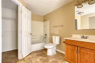 1105 Mainstreet Valley Dr, Stone Mountain, GA 30088 - Photo 17