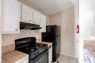 1105 Mainstreet Valley Dr, Stone Mountain, GA 30088 - Photo 7