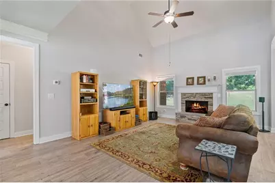 902 Edgewater Drive, Loganville, GA 30052 - Photo 13