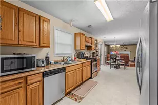 7982 Harmony Lakes Dr, Lithonia, GA 30058 - Photo 5