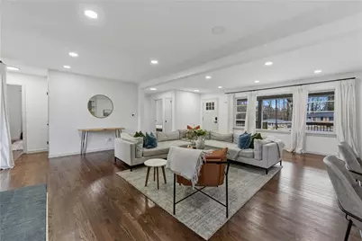 2393 Lilla Circle SW, Atlanta, GA 30310 - Photo 9