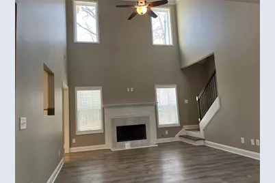 732 E Jefferson St, Hoschton, GA 30548 - Photo 9