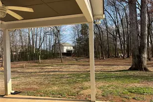 732 E Jefferson St, Hoschton, GA 30548 - Photo 23