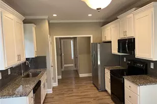 732 E Jefferson St, Hoschton, GA 30548 - Photo 7