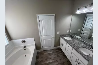 732 E Jefferson St, Hoschton, GA 30548 - Photo 13