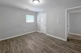 8438 Stonewall Jackson Dr, Jonesboro, GA 30238 - Photo 15