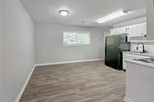 8438 Stonewall Jackson Dr, Jonesboro, GA 30238 - Photo 9