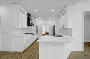 9035 Sandorn Dr, Roswell, GA 30075 - Photo 11