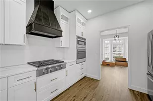 9035 Sandorn Dr, Roswell, GA 30075 - Photo 9