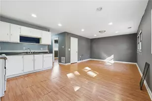 4170 Hurt Bridge Ct, Cumming, GA 30028 - Photo 7