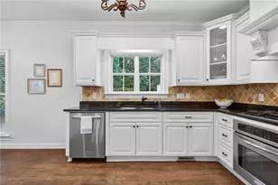 4735 Kitty Hawk Pl, Atlanta, GA 30342 - Photo 11