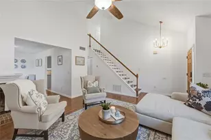 10445 Summer Creek Dr, Alpharetta, GA 30022 - Photo 9