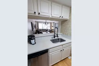 3481 Lakeside Drive NE #605, Atlanta, GA 30326 - Photo 11