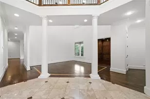 7611 Regency Cir, Sandy Springs, GA 30350 - Photo 3