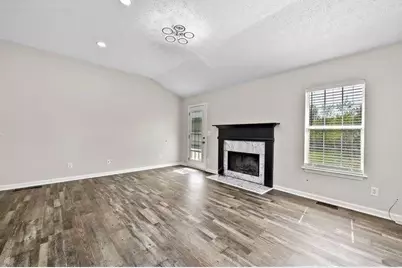 4747 Melbourne Trail, Flowery Branch, GA 30542 - Photo 9