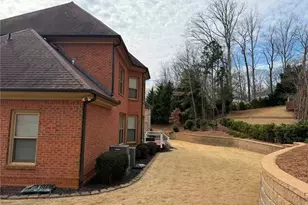 932 Heathchase Dr, Suwanee, GA 30024 - Photo 5