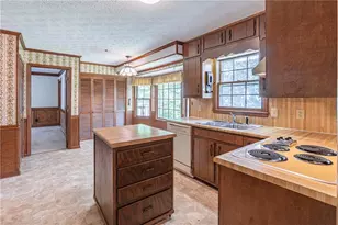 4582 Ridgeland Dr SW, Lilburn, GA 30047 - Photo 9