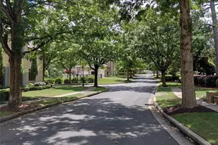 185 Trimble Crest Dr, Atlanta, GA 30342 - Photo 3